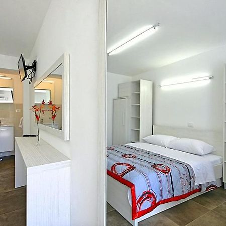 Apartmani Elio Umago Esterno foto