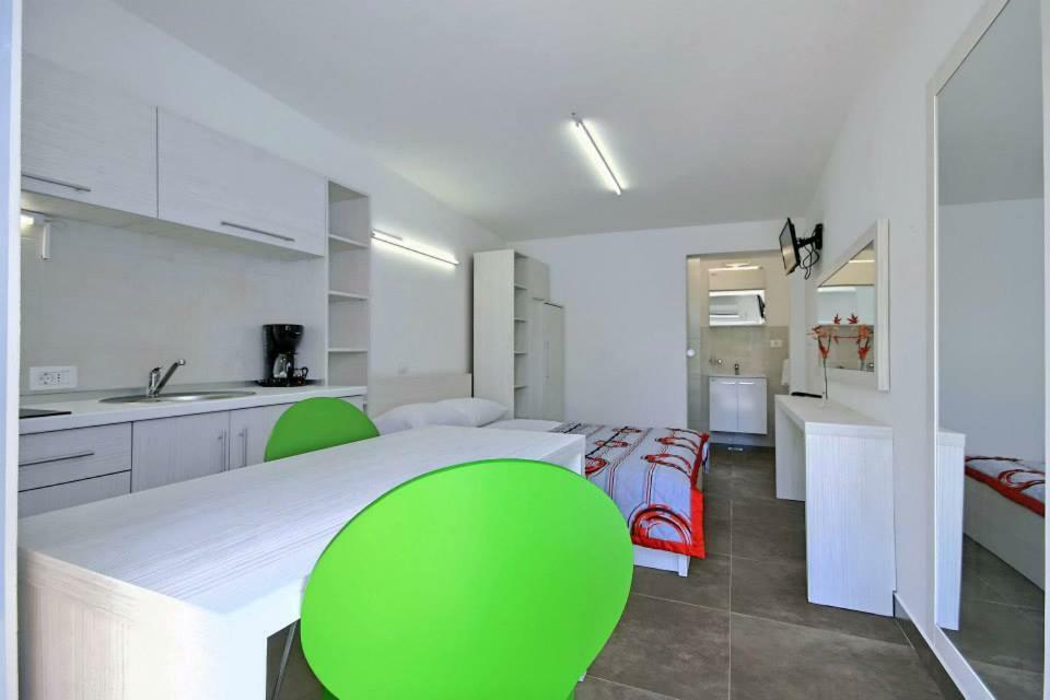 Apartmani Elio Umago Esterno foto